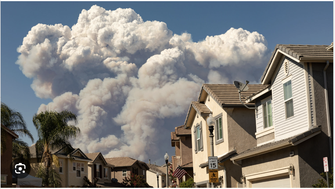 Smoke damage from California wildfire affecting residential area